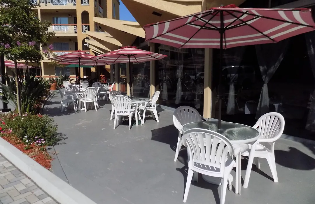 Ramada By Wyndham Burbank Airport-1